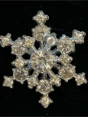 Vintage snowflake rhinestone brooch